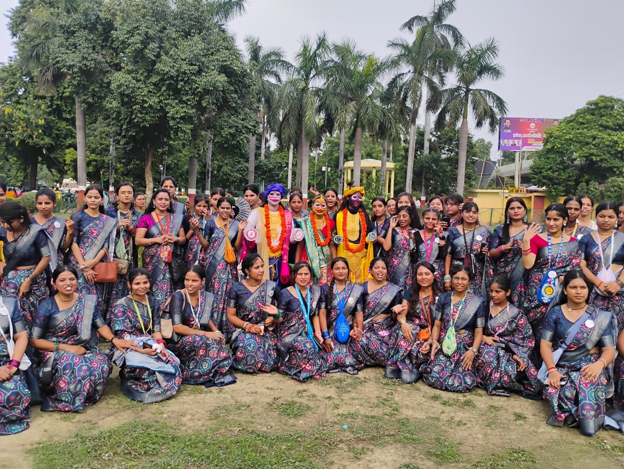 हरे कृष्ण महामंत्र से गूंजा पूरा मार्ग.jpeg